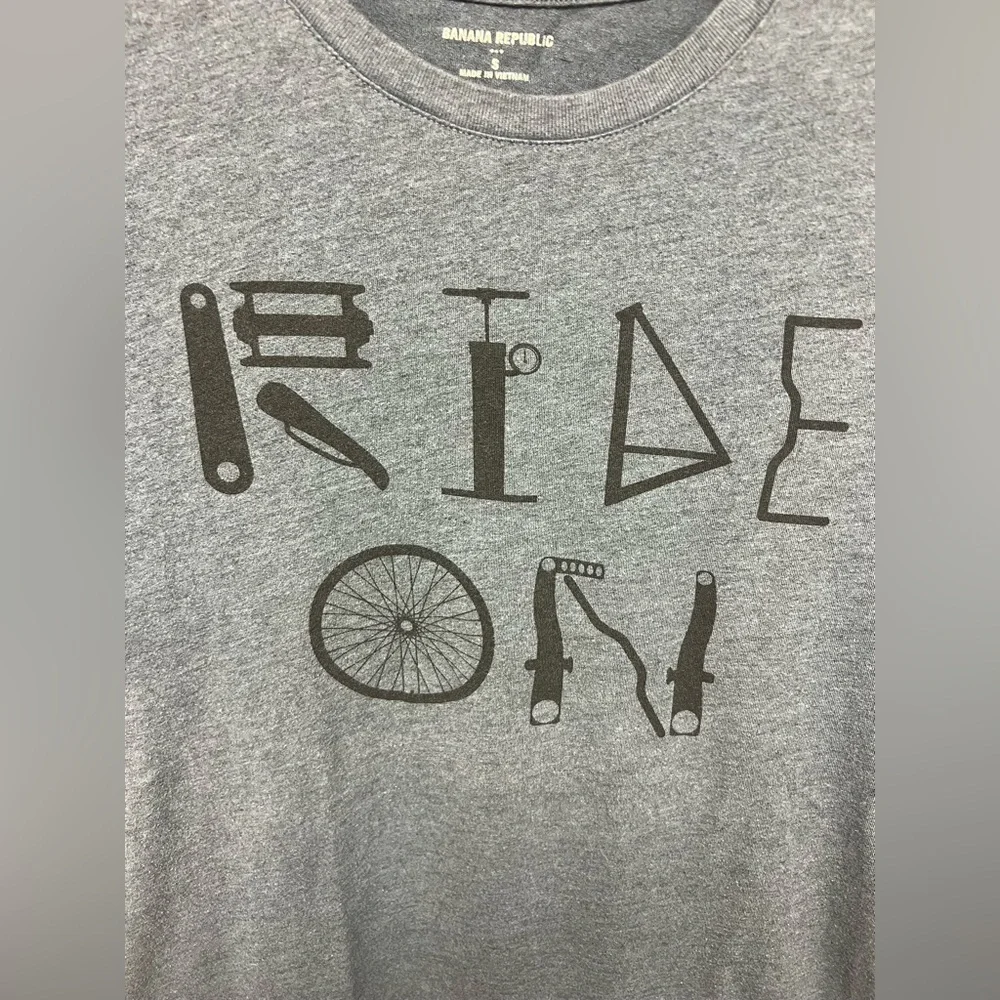 Banana‎ Republic - Blue/Gray Graphic T-Shirt, Size: Small, Bike On
